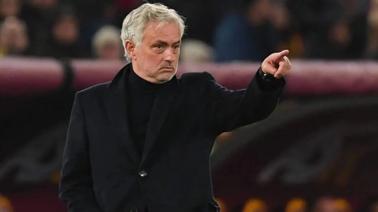 Mourinho o isimlerle yola devam etmeme kararı aldı!
