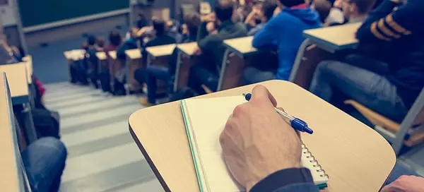 Bu üniversitelerde okumak için zengin olmak şart oldu! Vakıf üniversitelerinin fiyatlarını gören 'pes' dedi