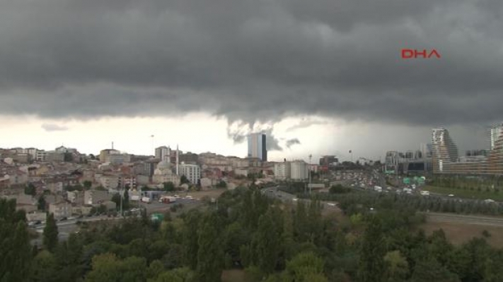 İstanbul'da gündüz geceye döndü...