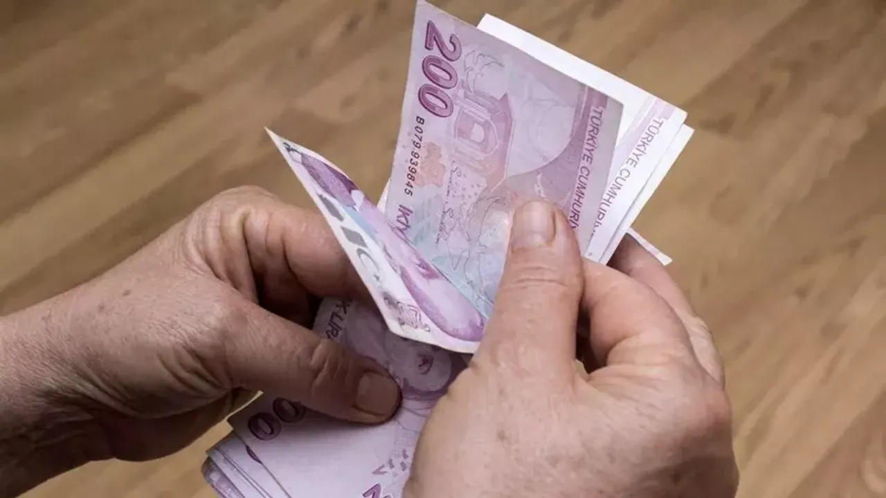 Milyonlarca emeklinin gözü bu haberde! SGK uzmanları, ödemeler için o tarihi verdi