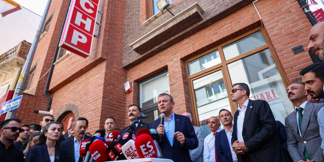 Özgür Özel'den 'mali darbe' çıkışı: "Yemeği Melih Gökçek yedi hesabı Mansur Yavaş ödesin diyorlar"