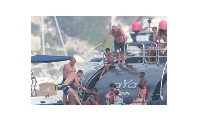Ronaldo'nun yatına şok baskın