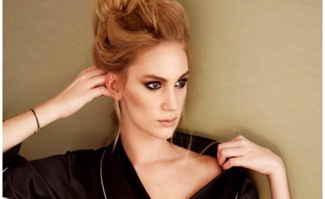 Farah Zeynep Abdullah yeni diziyle geliyor!