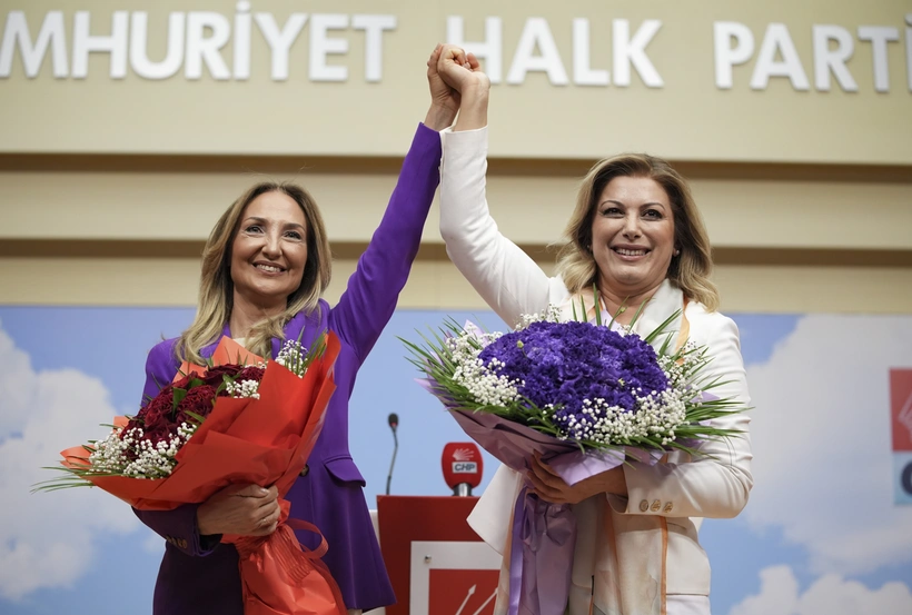 CHP Kadın Kolları devir teslim töreninde 'iktidar' mesajı! Aylin Nazlıaka görevi Asu Kaya'ya bıraktı