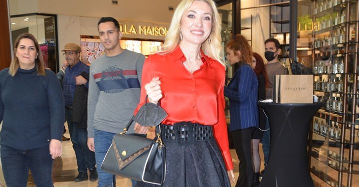 Instagram'ın açılması Bakan eşini keyiflendirdi: "Özlemişizzz"