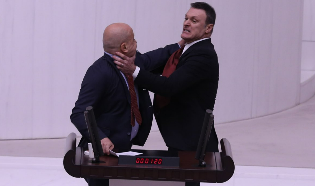 Ahmet Şık ve Alpay Özalan'a kınama cezası