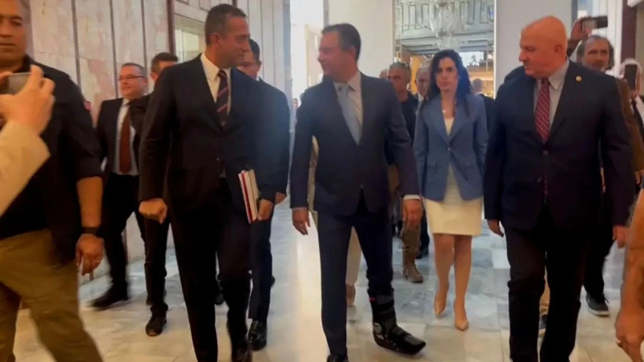 Özgür Özel'in ayağının neden kırıldığı belli oldu