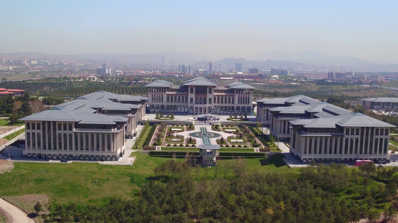 Saray'dan kafa karıştıran 'başkanlık sistemi' mesajı! Yeni anayasayı işaret etti