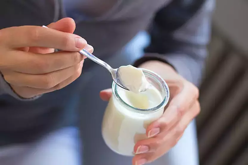 Yoğurda karıştırıp yatmadan önce yiyin! Tığ gibi incecik olmanın sırrı...