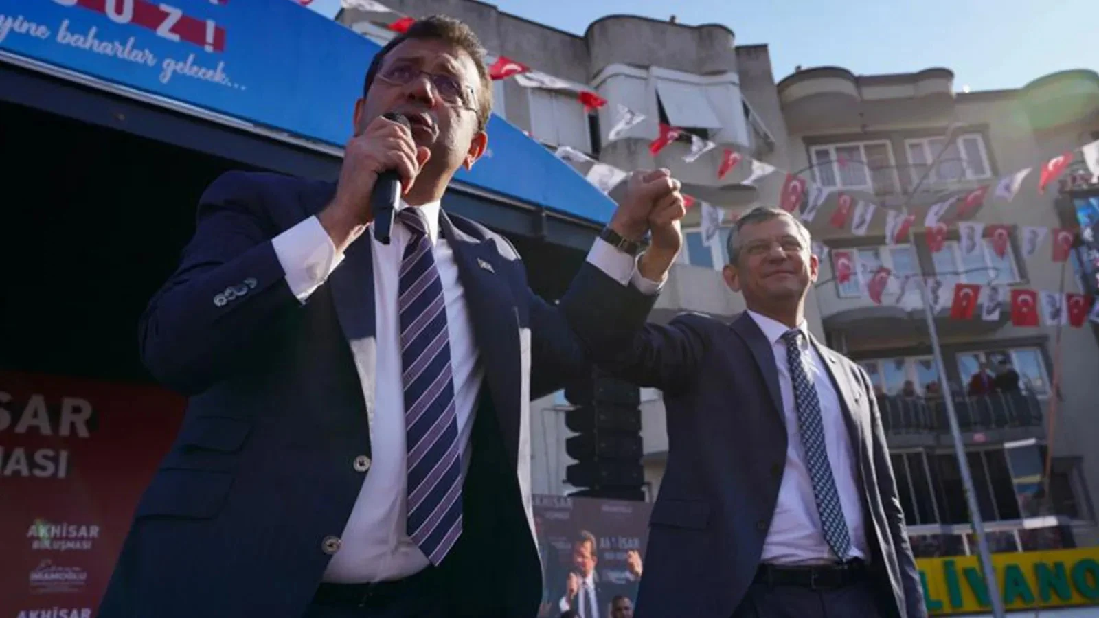 Özgür Özel ve Ekrem İmamoğlu'ndan 'iktidar' çağrısı: "CHP değişecek, Türkiye değişecek"