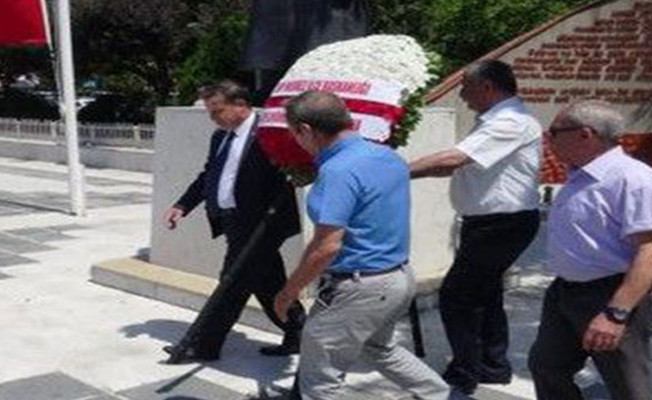 CHP 15 Temmuz şehitleri için Atatürk Anıtı'na çelenk bıraktı