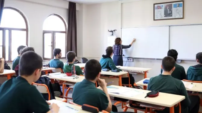 MEB 81 ilde harekete geçti! Okullarda yeni dil eğitimi uygulaması başlıyor