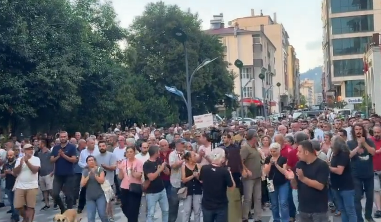 Hopa'da köylülerin üzerine ateş açıldı! 1 kişi öldü, halk sokağa döküldü