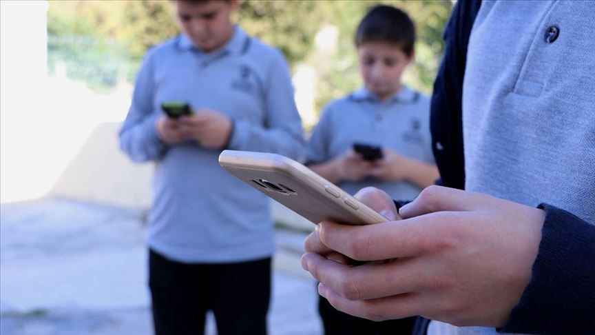 Milli Eğitim Bakanlığı'ndan cep telefonu kararı