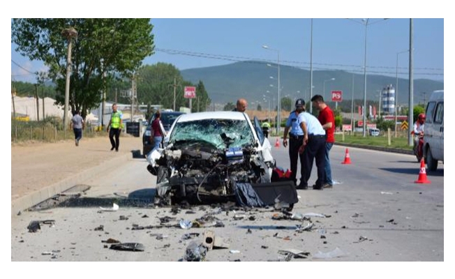 Otomobil beton mikserine arkadan çarptı! çok sayıda yaralı var!