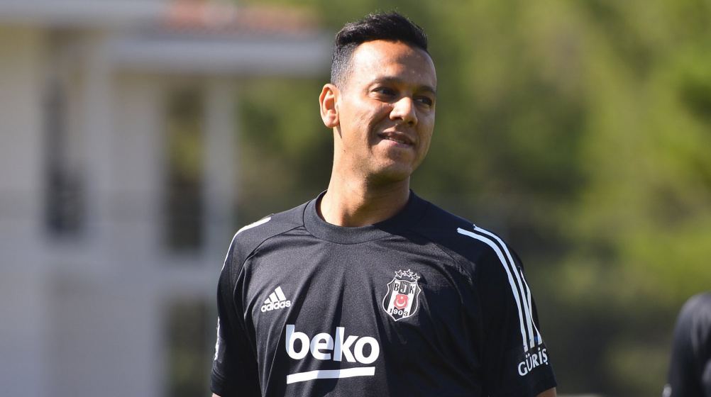 Futbolcu Josef de Souza'ya silahlı soygun