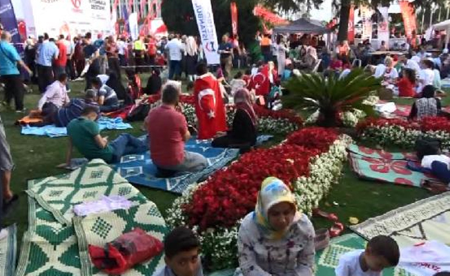 İBB önünde vatandaşlar toplanmaya başladı!