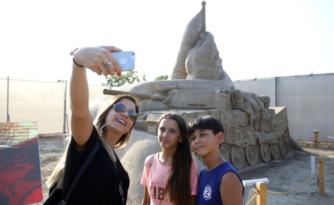Antalya'da darbe girişimi anısına 'Tank Heykeli'