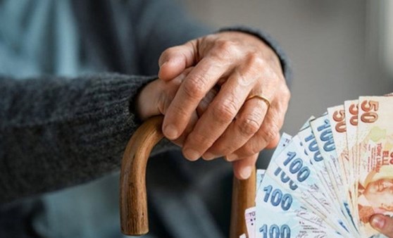 Emekliler için yeni maaş düzenlemesi!
