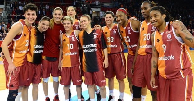 Galatasaraylı sporcular zehirlendi