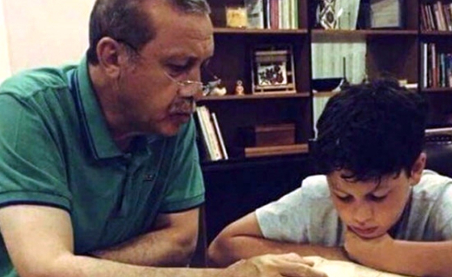 Erdoğan torunuyla yürüdü