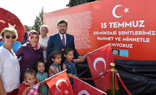 CHP'li belediyen 14 metrelik '15 Temmuz Demokrasi Anıtı’