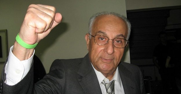 Hakkı Devrim yaşamını yitirdi