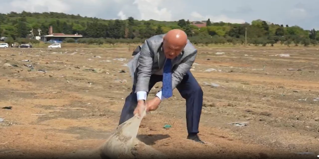 TMO'dan toprağa ihanet! Çuval çuval buğday toprağa gömülmüş... Turhan Çömez, skandalı videoyla ifşa etti