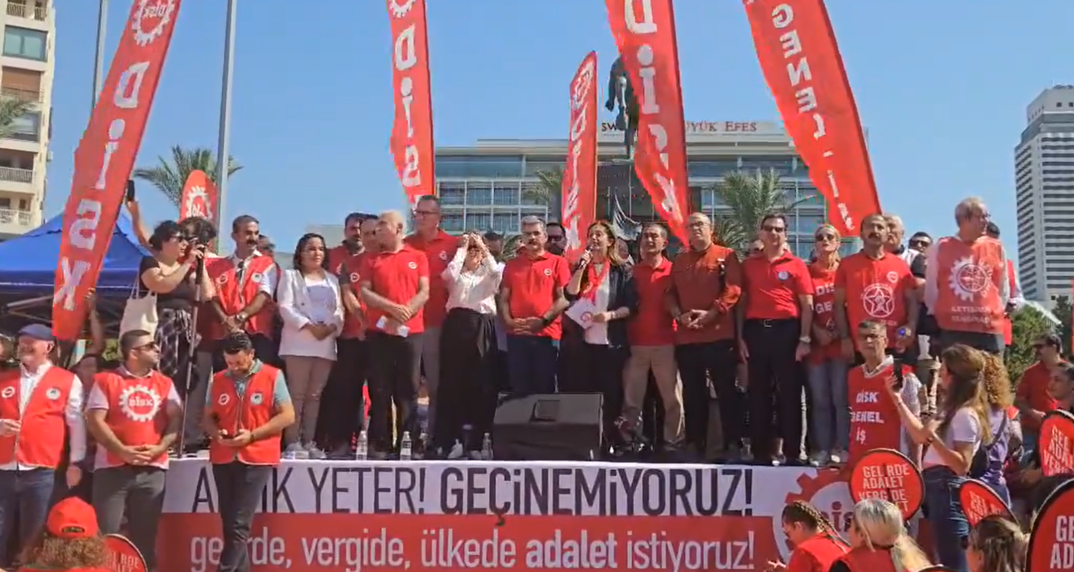 DİSK'ten OVP'ye karşı hodri meydan: "Kazanılmış haklarımıza uzanan elleri kırmaya söz veriyoruz. Kavgaysa kavga!"