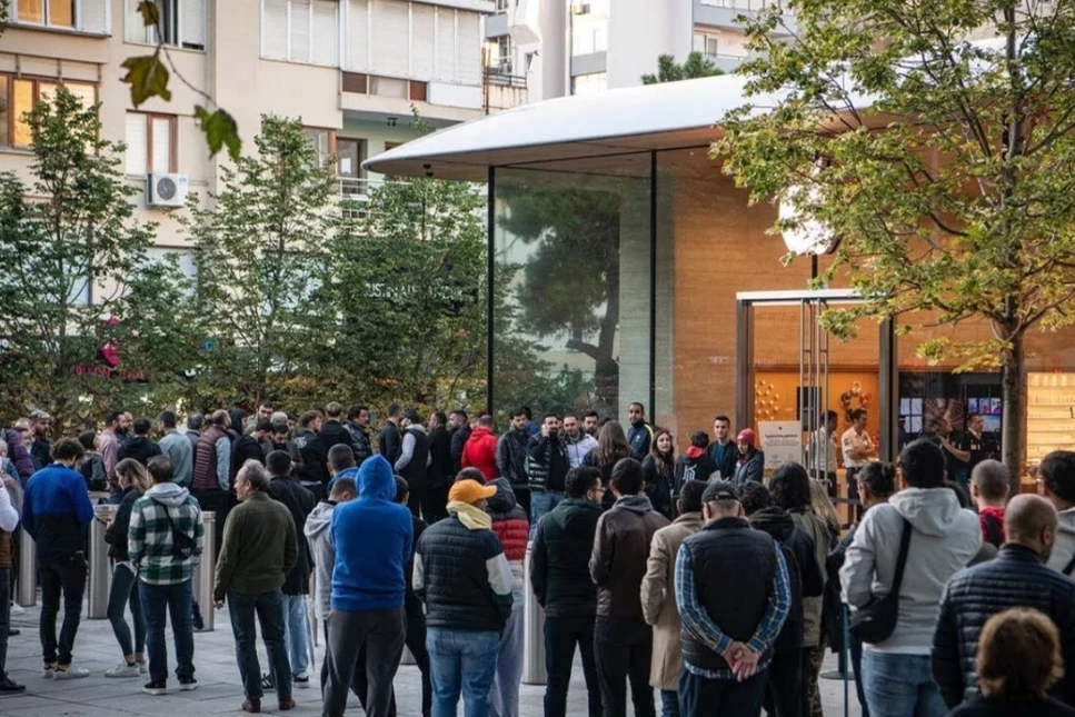 iPhone 16 kuyruğunda bekleyenlerin çoğu bakın kimler çıktı