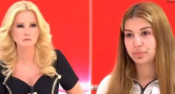 Canlı yayında babasının cinayetini itiraf etti: Çayına ilaç attım, annemin sevgilisi öldürdü