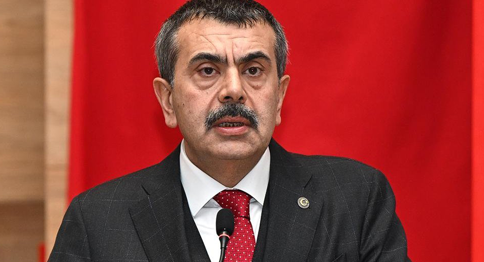Yusuf Tekin, kendisi için 'istediği kadar anırsın' diyen öğretmene cevap verdi! Sosyal medya hesabını hemen kapattı
