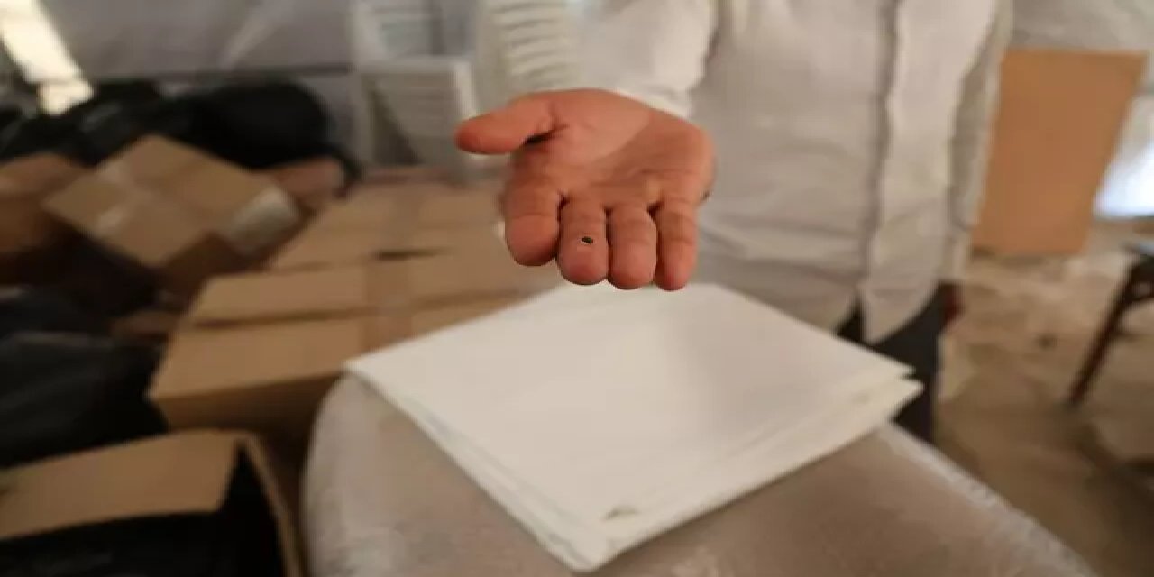 Depremzedeleri şok eden nevresim takımları! İçinden çıkanlara şok olacaksınız