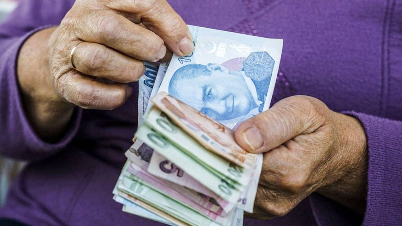 AKP'den emeklilik yaşıyla ilgili flaş açıklama! Erken emeklilik tarih mi oluyor?