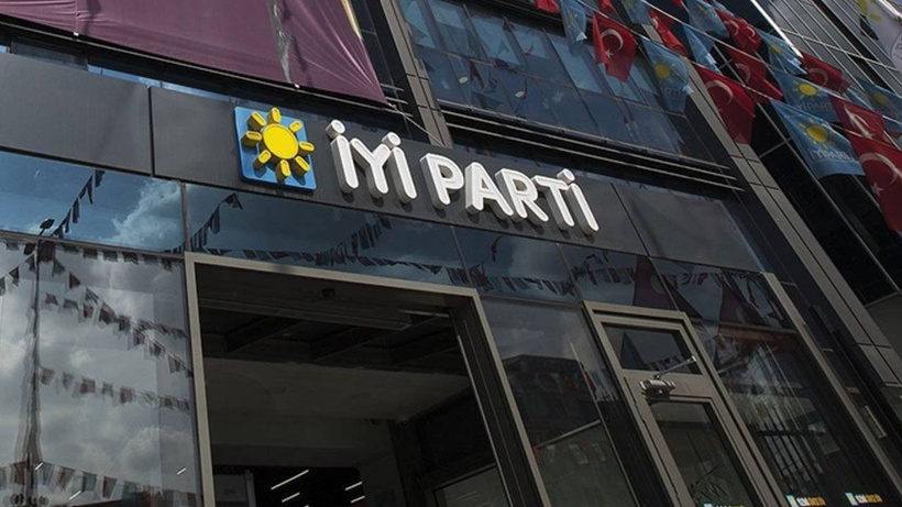 İYİ Parti'de yaprak dökümü devam ediyor!