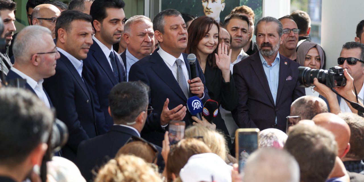 Özgür Özel'den Ayşenur ve İkbal'in katliamı sonrası ilk açıklama! Erdoğan'ı işaret etti: "Kadınların arkasından devleti çektiniz"