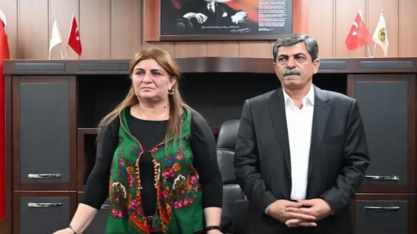 DEM Partili belediye eş başkanı ve ilçe başkanı gözaltına alındı