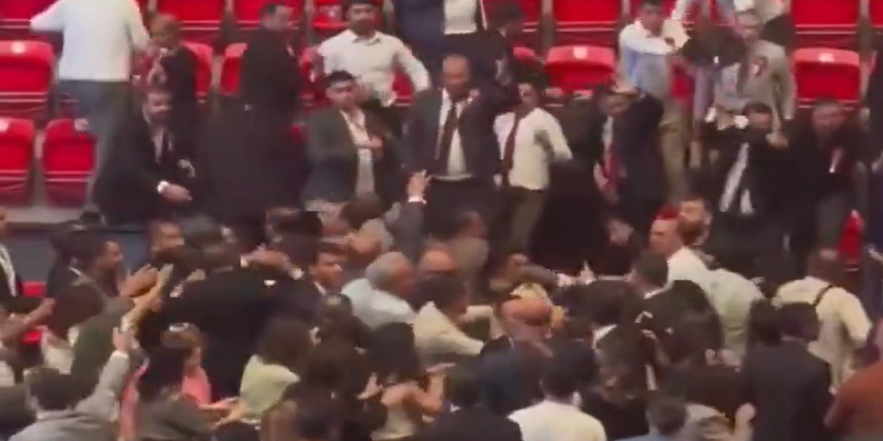 Ankara Barosu seçiminde sandalyeler masalar havada uçuştu