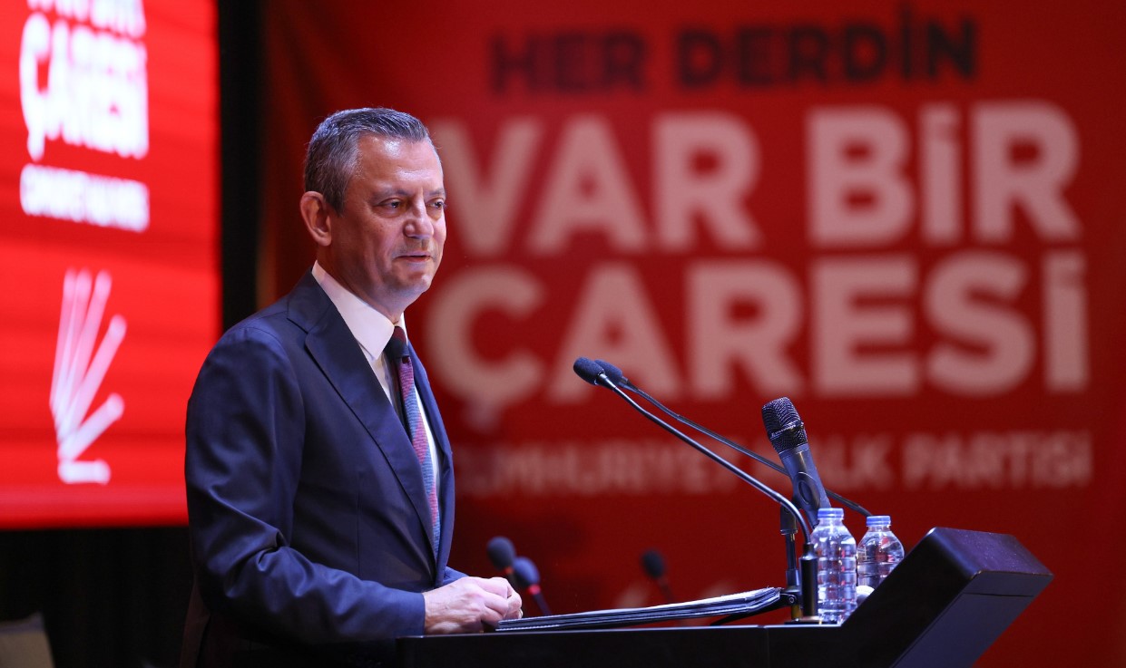 Özgür Özel, erken olmayan seçimde Erdoğan'ın aday olamadığını hatırlattı: "CHP'nin adayı belli, AKP'nin adayı kim?"