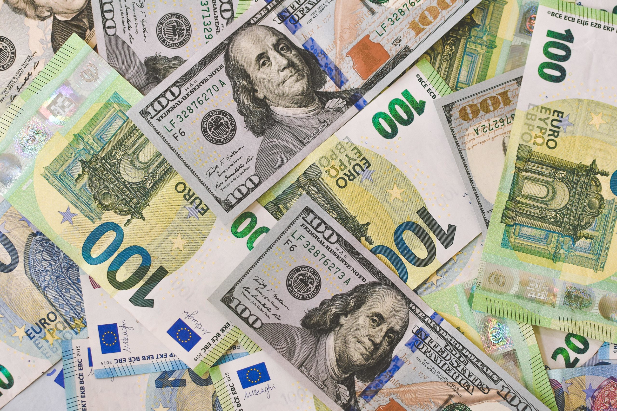 Dolar ve euro haftaya nasıl başladı?