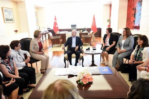 Kılıçdaroğlu, CHP Kadın Kollar ve MYK üyeleriyle görüştü