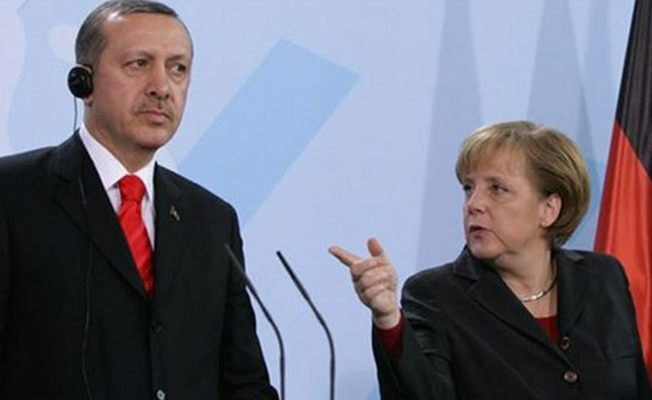 Merkel'den flash Türkiye açıklaması