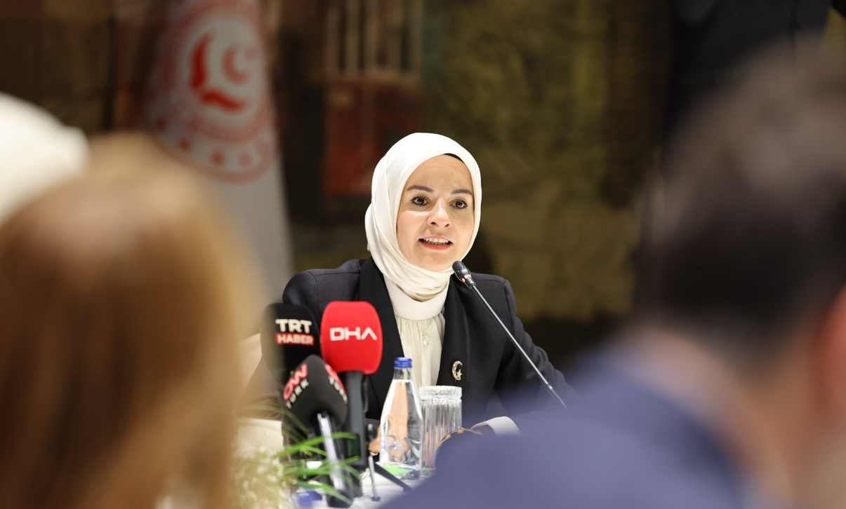 Aile Bakanı Göktaş, kadına şiddet ve medyanın rolüne ilişkin konuştu: "Cinayetin her detayıyla verildiği haberler toplumun ruh sağlığına zarar veriyor"