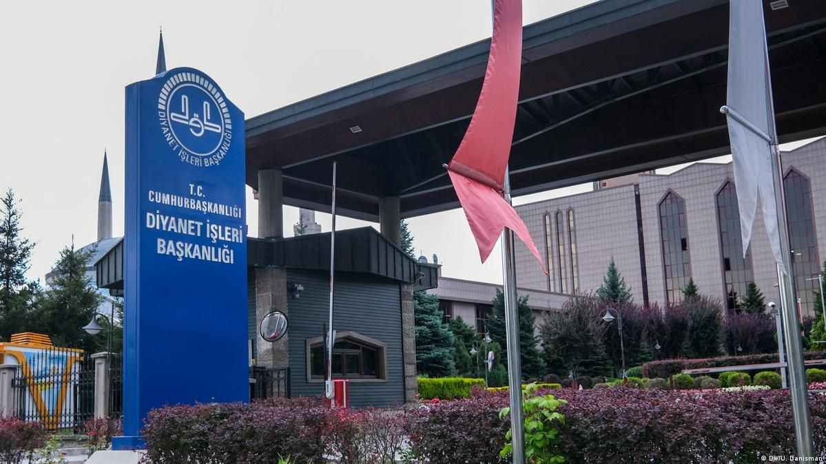 Diyanet’ten yurtdışındaki üç camiye 40,1 milyon euro!