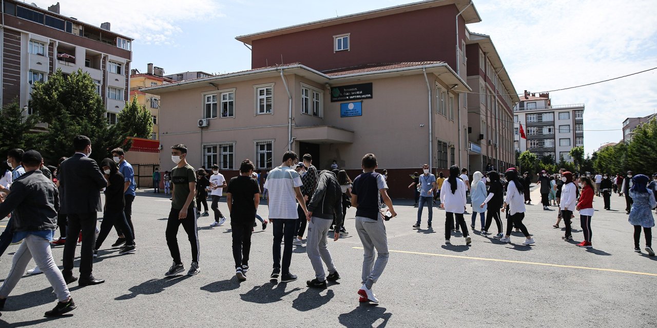Zehir tacirleri bu şekerlerle ilkokul çocuklarını hedef alıyor! Aileler dikkat!