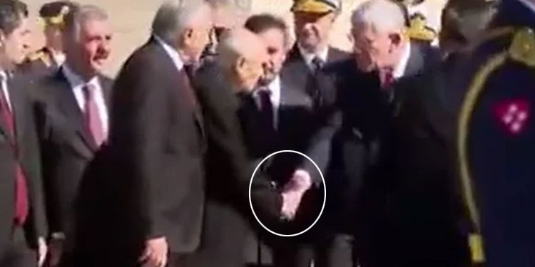 Önce ip sonra tokalaşma! Anıtkabir'de Bahçeli ve Dervişoğlu'nun dikkat çeken anları