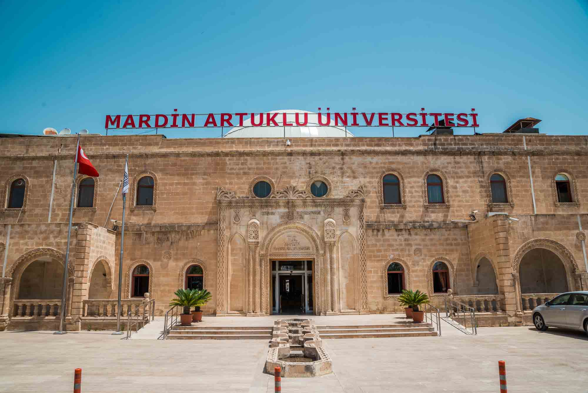 Üniversite öğrencilerine tarihi geçmiş tavuk eti yedirdikleri ortaya çıktı