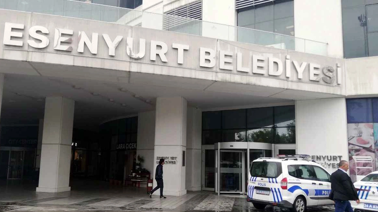 CHP'li tüm belediye başkanları Esenyurt Belediyesi önüne çağrıldı