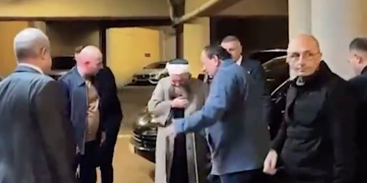 Cübbeli Ahmet'in Alaattin Çakıcı'nın elini öpmek için girdiği hal gündem oldu