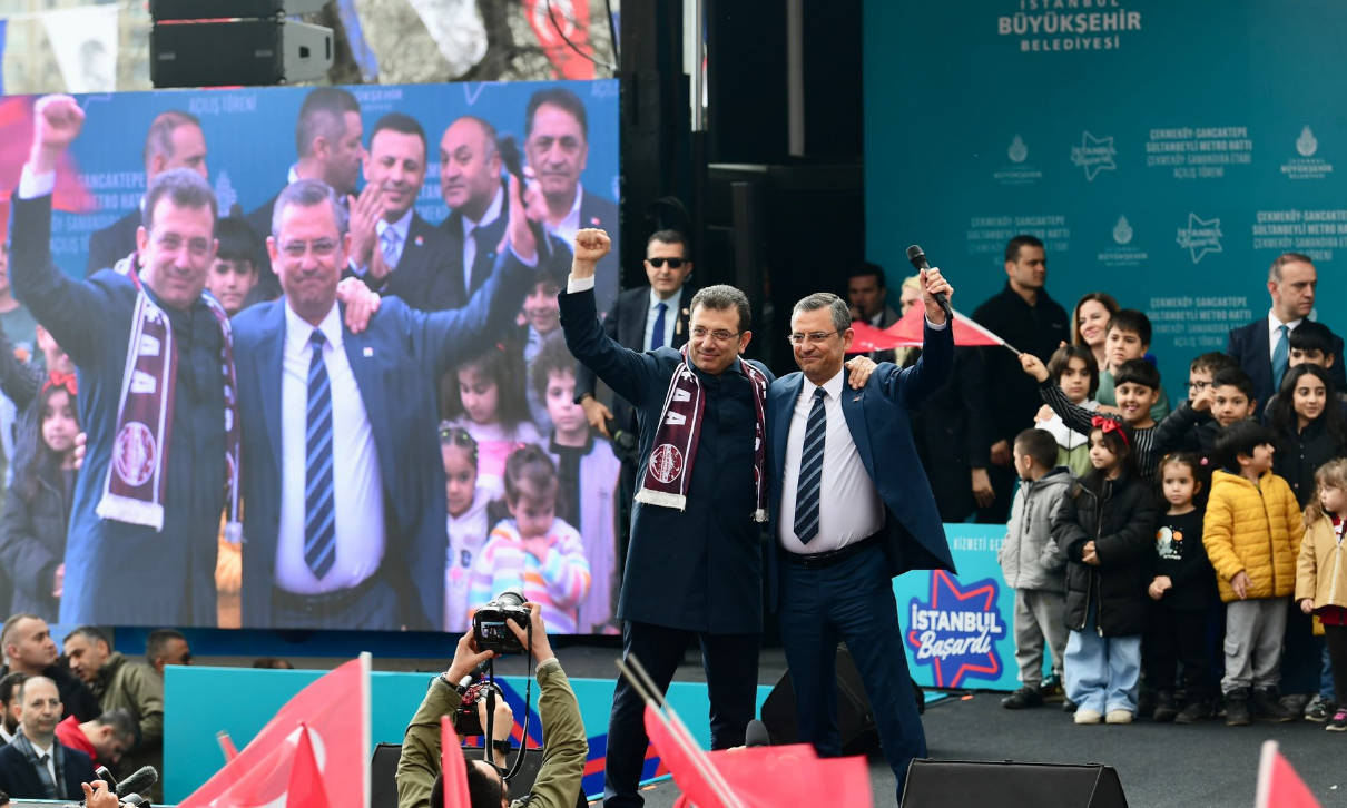"Sıradaki hedef İBB ve İmamoğlu mu?" sorusuna Özgür Özel'den yanıt